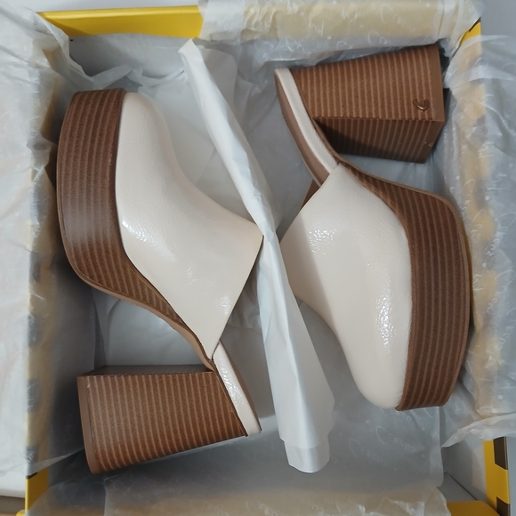 Elegant Cream Mules by Cleres M - Picture 2 of 11